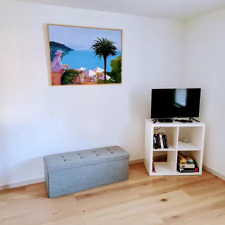 Cozy With Parking 公寓