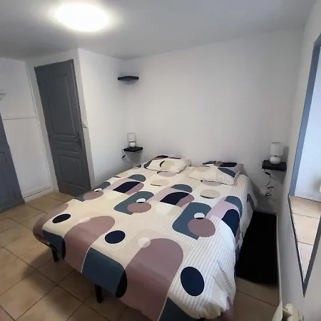 Cozy With Parking Apartment