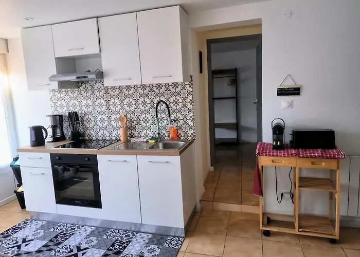 公寓 Cozy With Parking